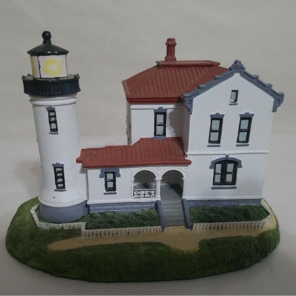 Danbury Mint Admiralty Head Lighthouse Figurine Nautical Decor